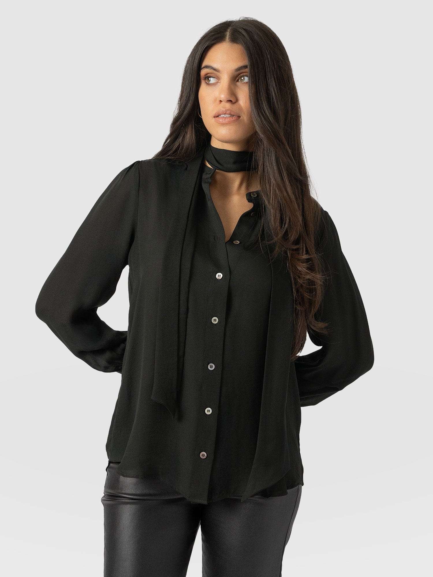 Paxton Pussybow Blouse Black - Women's Blouses | Saint + Sofia® EU